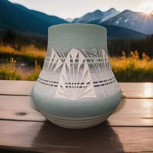 Native American Navajo Pottery Etched Vase Med Signed D Farley Teal Ombre EUC